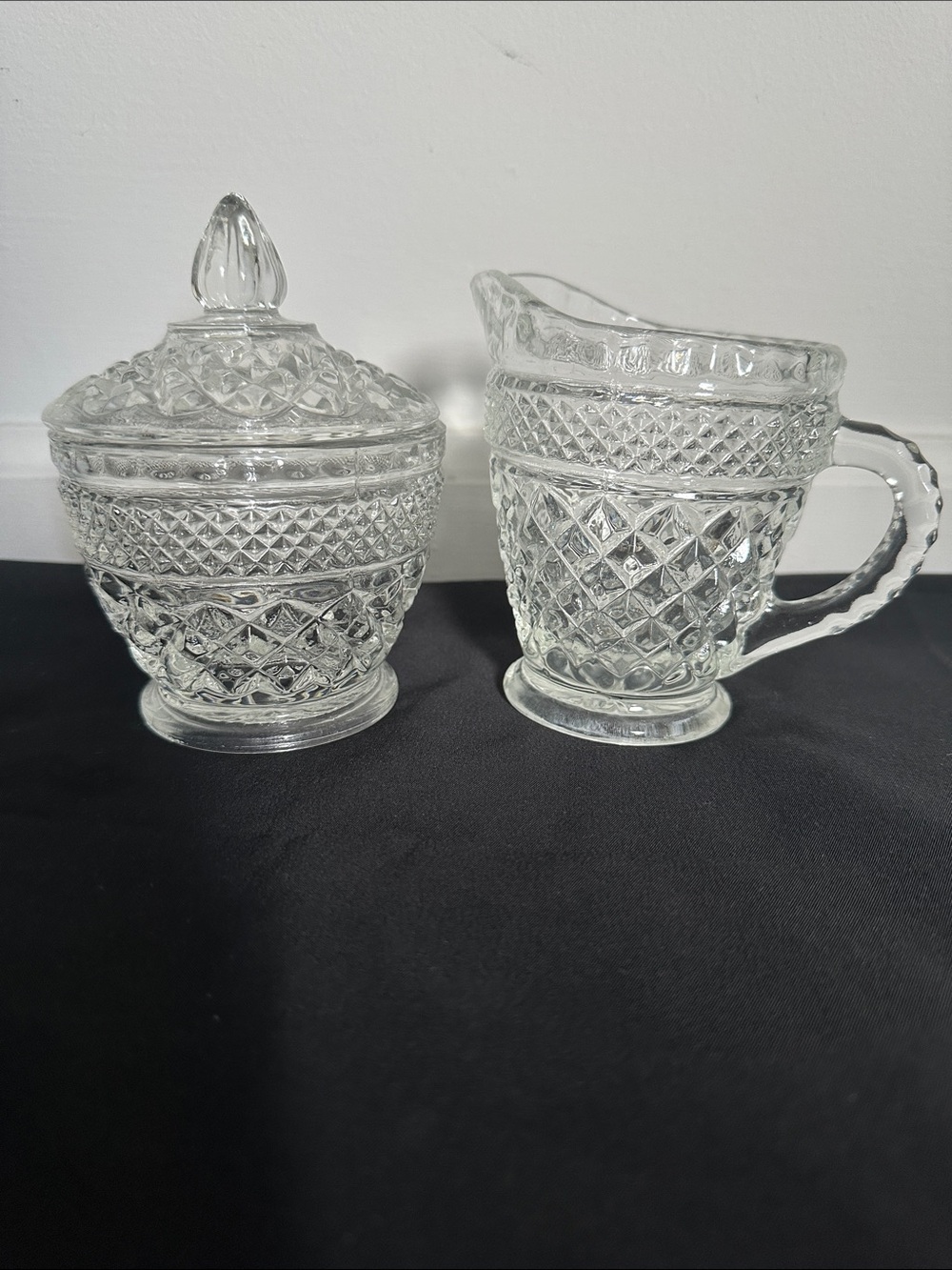 Vintage Anchor Hocking EUC Wexford pattern glass lidded sugar bowl & creamer set